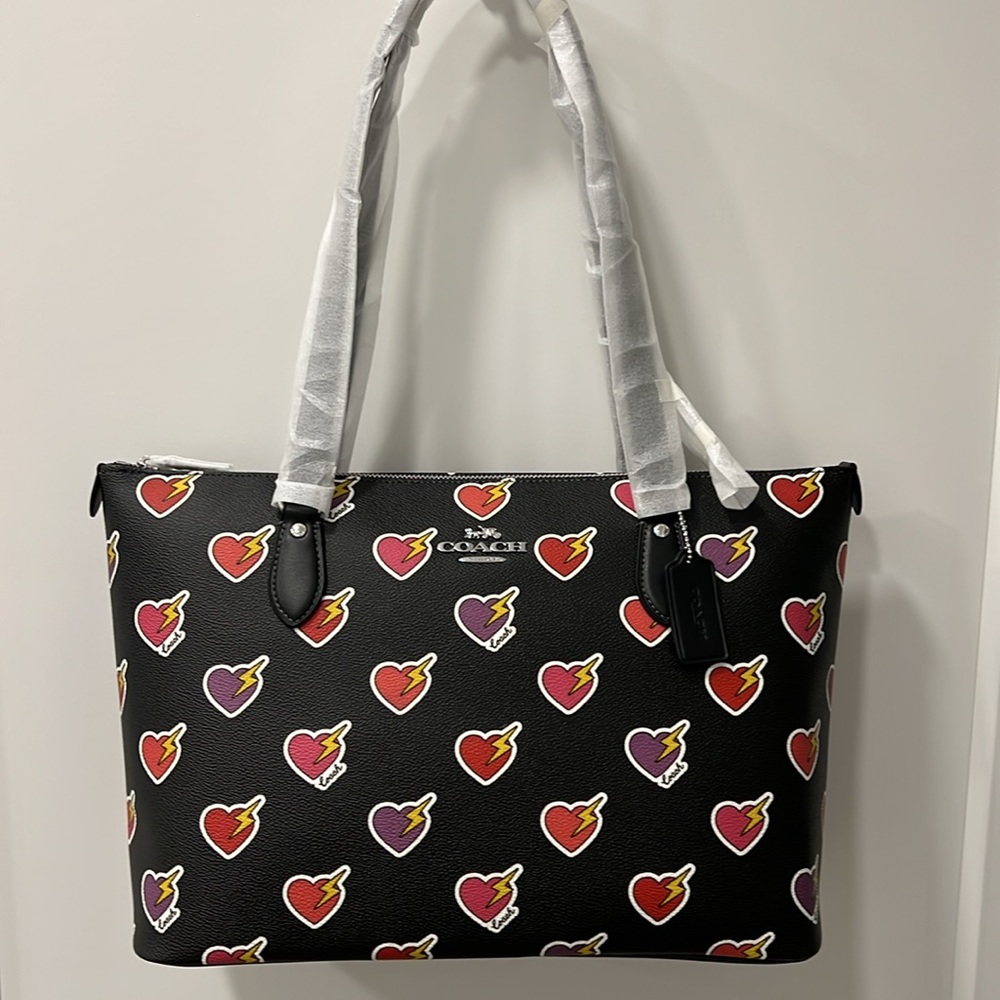 NWT - Coach Gallery Tote Bag With Heart Bolt Print - Picture 2 of 12